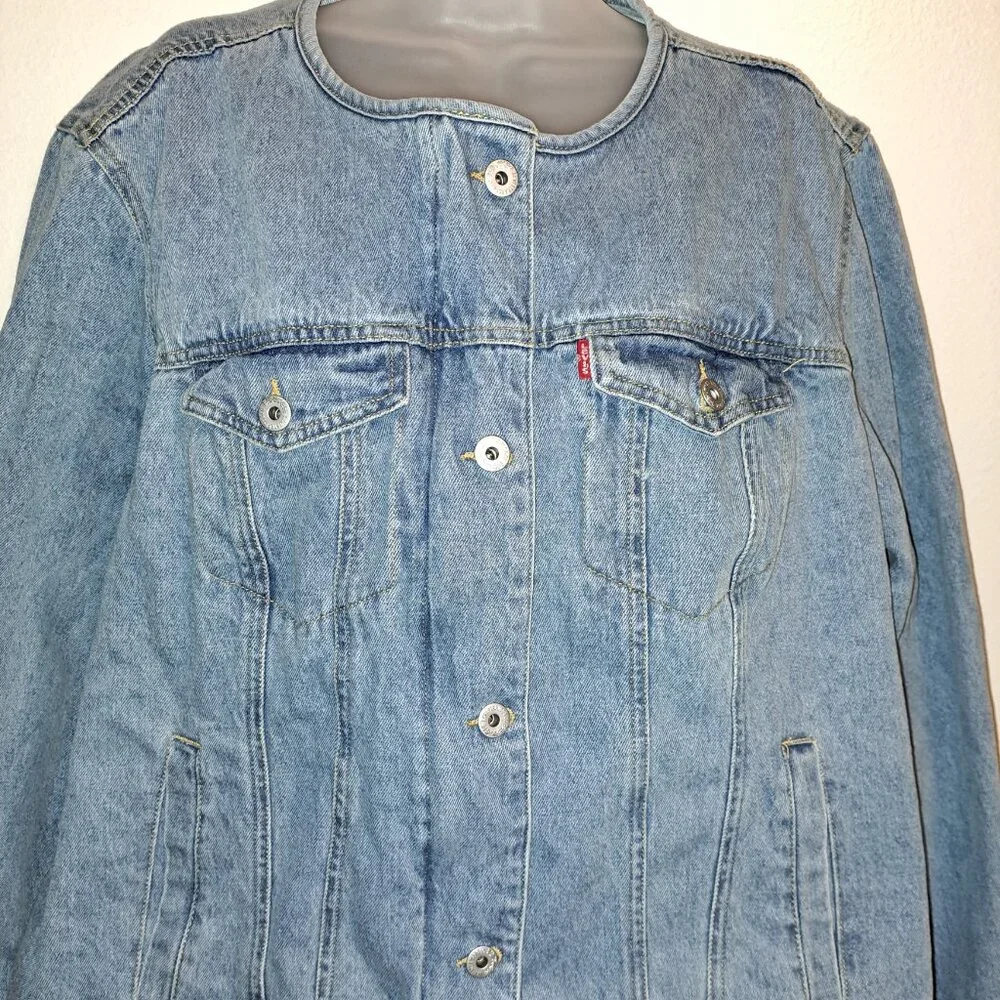 Levi Strauss &CO. Light-Wash Collarless, Denim Trucker Jacket - Picture 10 of 14